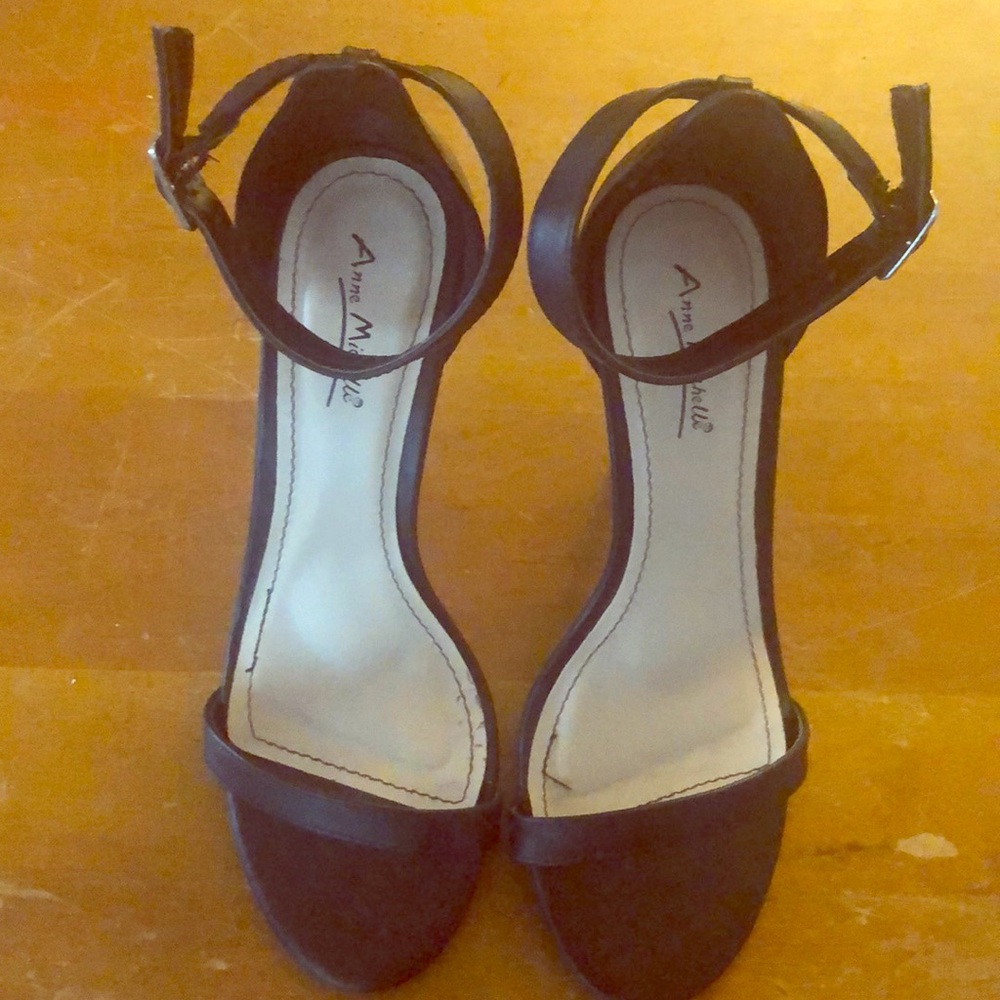 Anne Michelle Black Pumps